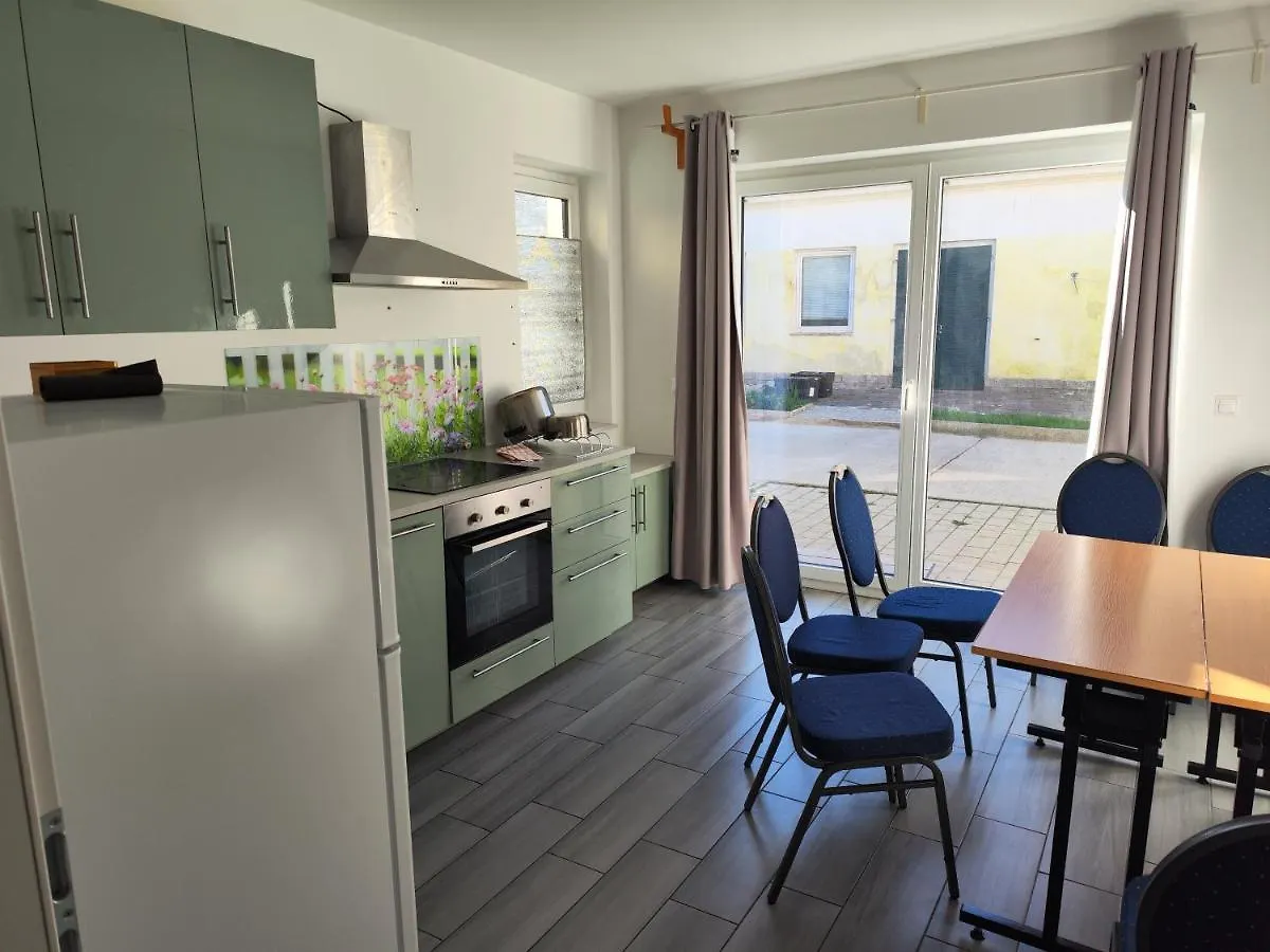 Erdgeschoss Wohnung Nahe Flughafen contacts